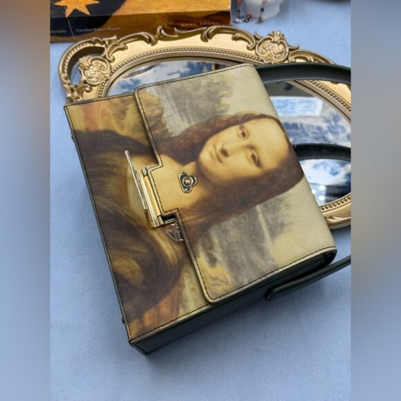 🆕 A. CLOUD x LOUVRE MUSEUM 🧿 NWT "Mona Lisa" DaVinci Handbag Chain Crossbody - Picture 5 of 16